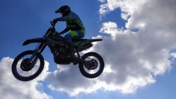 Η ΟΝΕΧ στηρίζει τον Μοτοσυκλετιστικό Σύλλογο Σύρου 