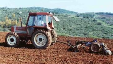 Κραυγή αγωνίας για την επιβίωση αγροτών και κτηνοτρόφων της Σύρου 