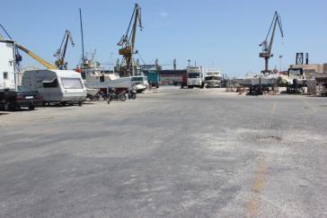 Προετοιμασία εγκατάστασης για το νέο εμπορικό κρηπίδωμα 