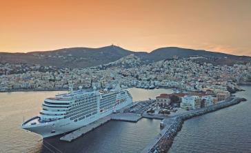  Η Σύρος καλωσόρισε την πολυτελή κρουαζιέρα 