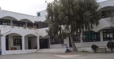 Τρίωρη διαμαρτυρία στην Παροικιά από την Ένωση Συλλόγων Γονέων και Κηδεμόνων Πάρου 
