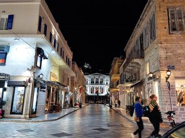  Ενδιάμεσες εκπτώσεις στη σκιά του κύματος ανατιμήσεων 