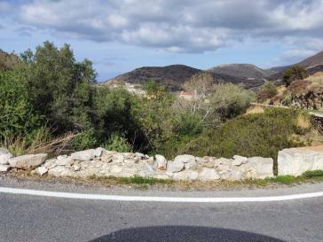 Απαιτείται έλεγχος και άμεση αποκατάσταση του τοιχίου αντιστήριξης 