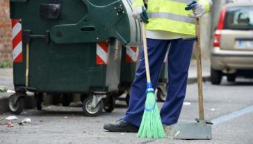 Σύρος: Χωρίς μέσα ατομικής προστασίας εργάτες στην Καθαριότητα 