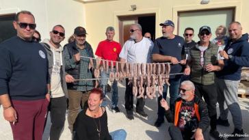 Χοιροσφάγια για τον Όμιλο Φουσκωτών και Ταχύπλοων Σκαφών Σύρου 