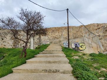 Σε εκκρεμότητα ο εξωραϊσμός του μικρού γηπέδου 