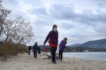 «Νονοί Παραλίας» πραγματοποιούν παράκτιες έρευνες στην Πάρο 