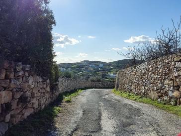 Μικροί οικισμοί χωρίς... δρόμους 