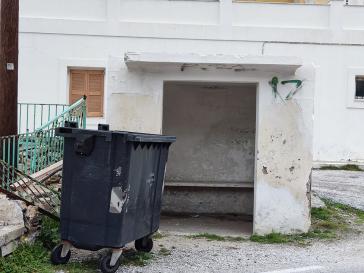 Στάσεις “κουφάρια” σε κατεύθυνση αποσύνθεσης 