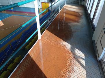  “Ζωντανό” νερό στο γήπεδο της Β΄ Κλειστής Αίθουσας 