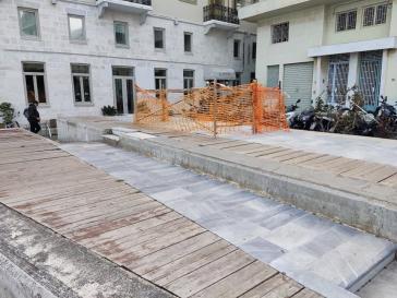 Αποκατάσταση δαπέδου εν όψει τοποθέτησης του αγάλματος του Μάρκου Βαμβακάρη