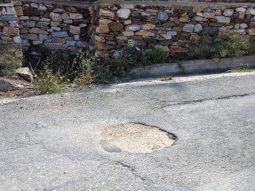 Προς επούλωση το επικίνδυνο και κατεστραμμένο οδόστρωμα 