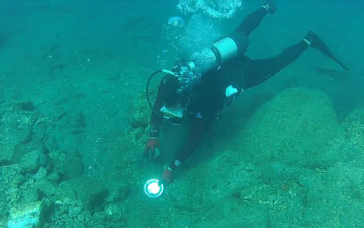 Υποβρύχιοι και παράκτιοι καθαρισμοί στη Σαντορίνη