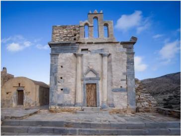 Η Λίνα Μενδώνη στην τελετή απόδοσης στο κοινό της Επισκοπής Σικίνου