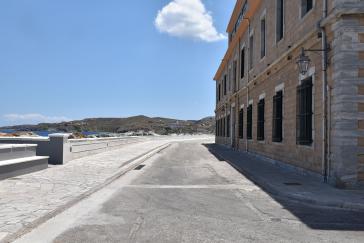 Ανοίγει για στάθμευση η Ακτή Καταδρομικού Έλλη (όπισθεν ΑΕΝ Σύρου)