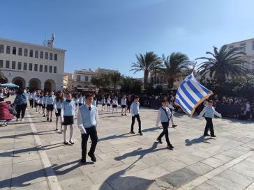 Με υπερηφάνεια η παρέλαση στη Σύρο για την επέτειο του ΟΧΙ