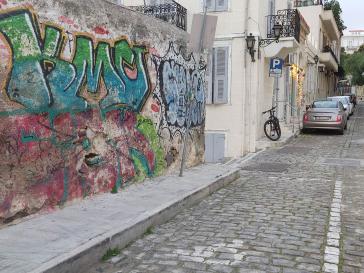 “Αόρατες” οι θέσεις στάθμευσης για ΑΜΕΑ