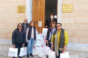 Προσφορά σκεπασμάτων για τους ηλικιωμένους στο Ησυχαστήριο Παναγίας της Ελπίδας