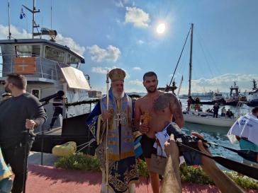 Σύρος: Φως “πλημμύρισε” η θάλασσα του Αιγαίου 