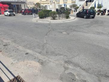 Πλατεία Κανάρη: Εκκρεμότητα το “σπασμένο” οδόστρωμα 