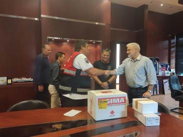 Το Νεώριο και η ONEX στηρίζουν με ιατρικό εξοπλισμό το ΕΚΑΒ Σύρου 