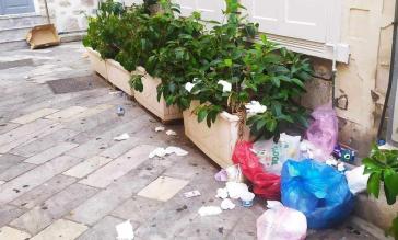 Απερίγραπτες εικόνες στις δημοτικές τουαλέτες 