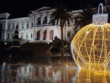 Έκκληση του Δήμου Σύρου - Ερμούπολης για μη πρόκληση φθορών στα χριστουγεννιάτικα στολίδια