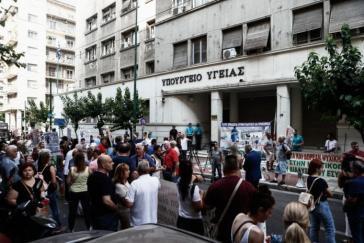 Καμία απάντηση από Θεμιστοκλέους για το ελικόπτερο της πτητικής βάσης στη Σύρο