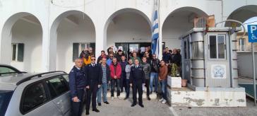 Σύρος: Διαμαρτυρία για τον βαρύ τραυματισμό αστυνομικού στα επεισόδια στου Ρέντη 