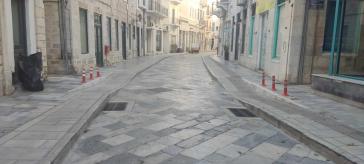 Δυσοσμία από λύματα στον πεζόδρομο 