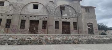 Στη δίνη των γκράφιτι οι ιστορικές αποθήκες του Τηλεγραφείου 