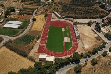 Οι αθλητές του στίβου στη Σύρο απέκτησαν ένα στάδιο “στολίδι” 