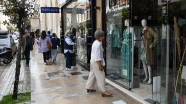 Αγίου Πνεύματος: Πώς θα λειτουργήσουν καταστήματα, φαρμακεία και σούπερ μάρκετ