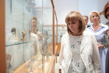 Η Πρόεδρος της Δημοκρατίας σε Δήλο και Μύκονο