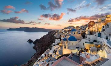 Yπ. Περιβάλλοντος: «Παγώνουν» οι άδειες δόμησης στη Σαντορίνη - Τι θα συμβεί σε Καλντέρα και Θηρασιά