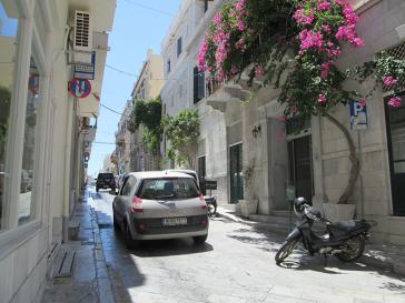 Σύρος - οδός Σταματίου Πρωίου: Στάθμευση στην αριστερή πλευρά για τον Νοέμβριο