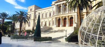 Σύρος: Αύριο η μεγάλη γιορτή φωταγώγησης του χριστουγεννιάτικου δέντρου 