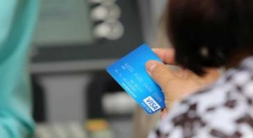 Ποια επιδόματα θα πληρώνονται μέσω προπληρωμένης κάρτας