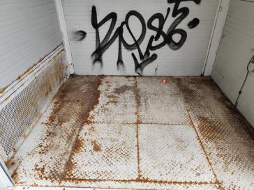  Παρατημένα τα κουβούκλια των ηλεκτρικών σκούτερ  