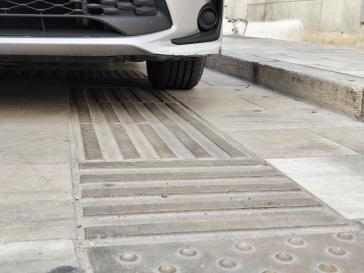 Κάνουν parking στις ράμπες ΑΜΕΑ 