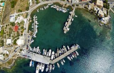 Πιέσεις για να μπει η πλωτή εξέδρα στο καταφύγιο του Φοίνικα 