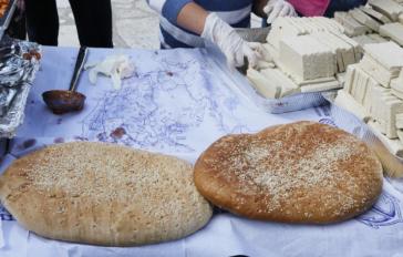 Καθαρά Δευτέρα: Ίδιες τιμές με πέρυσι η λαγάνα - Πόσο θα κοστίσει ο χαλβάς