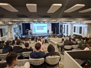 Πάρος: Στελέχη της Αστυνομίας ενημέρωσαν τους μαθητές για την παραβατικότητα