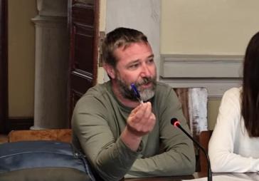  “Να μη φιμώνεται άλλο η αντιπολίτευση” 