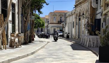 “Μελετούν” μπάρες για την ασφάλεια στον πεζόδρομο 