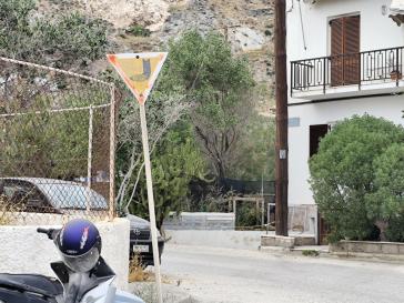 Σε κάκιστη κατάσταση καθρέπτες και πινακίδες του ΚΟΚ