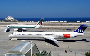 Fraport Greece: Σοβαρή μείωση των αφίξεων στο αεροδρόμιο Σαντορίνης 