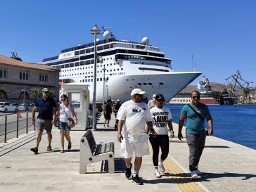 Το MSC LIRICA στη Σύρο - Συζήτηση για την κρουαζιέρα 