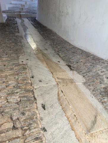 Θ. Μενδρινού: Έκκληση για να διατηρούνται καθαρά τα σοκάκια της Άνω Σύρου