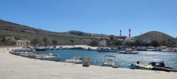 Λιμενικό Ταμείο Σύρου: Απομάκρυνση σκαφών και οχημάτων από τα κρηπιδώματα στη μαρίνα Λαζαρέττων